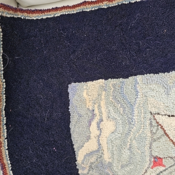 Vintage hand hooked rug with the Mayflower II design.‎ - Picture 10 of 16